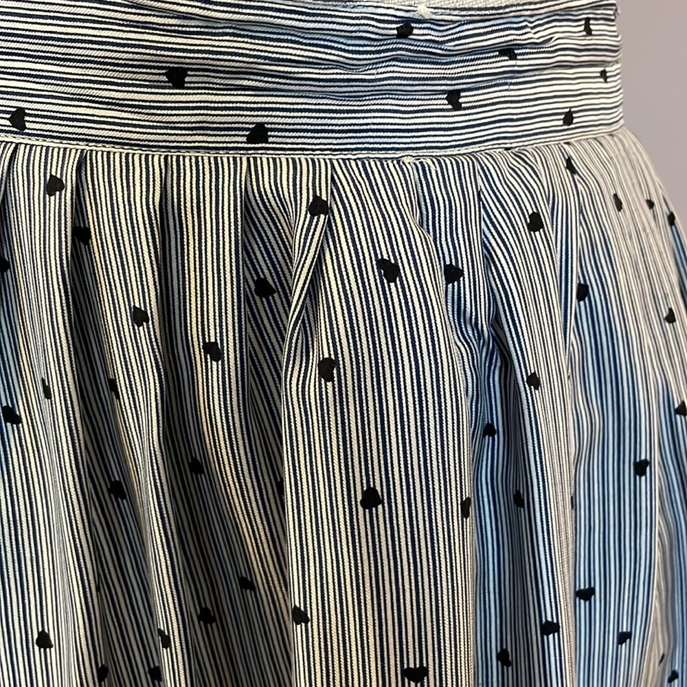 💙🤍 Vintage Pleated Maxi Skirt – 100% Silk, Striped & Hearts - Picture 4 of 5